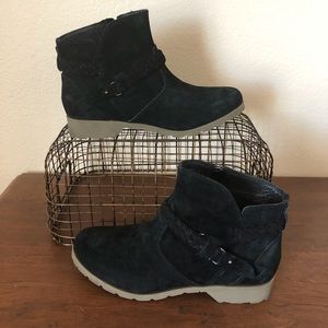 Teva Delavina Black Suede Ankle Boot Size 9